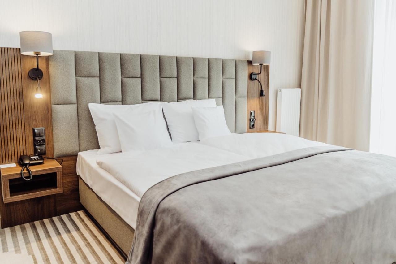 Elements Hotel&Spa Świeradów-Zdrój エクステリア 写真 A bed with a headboard