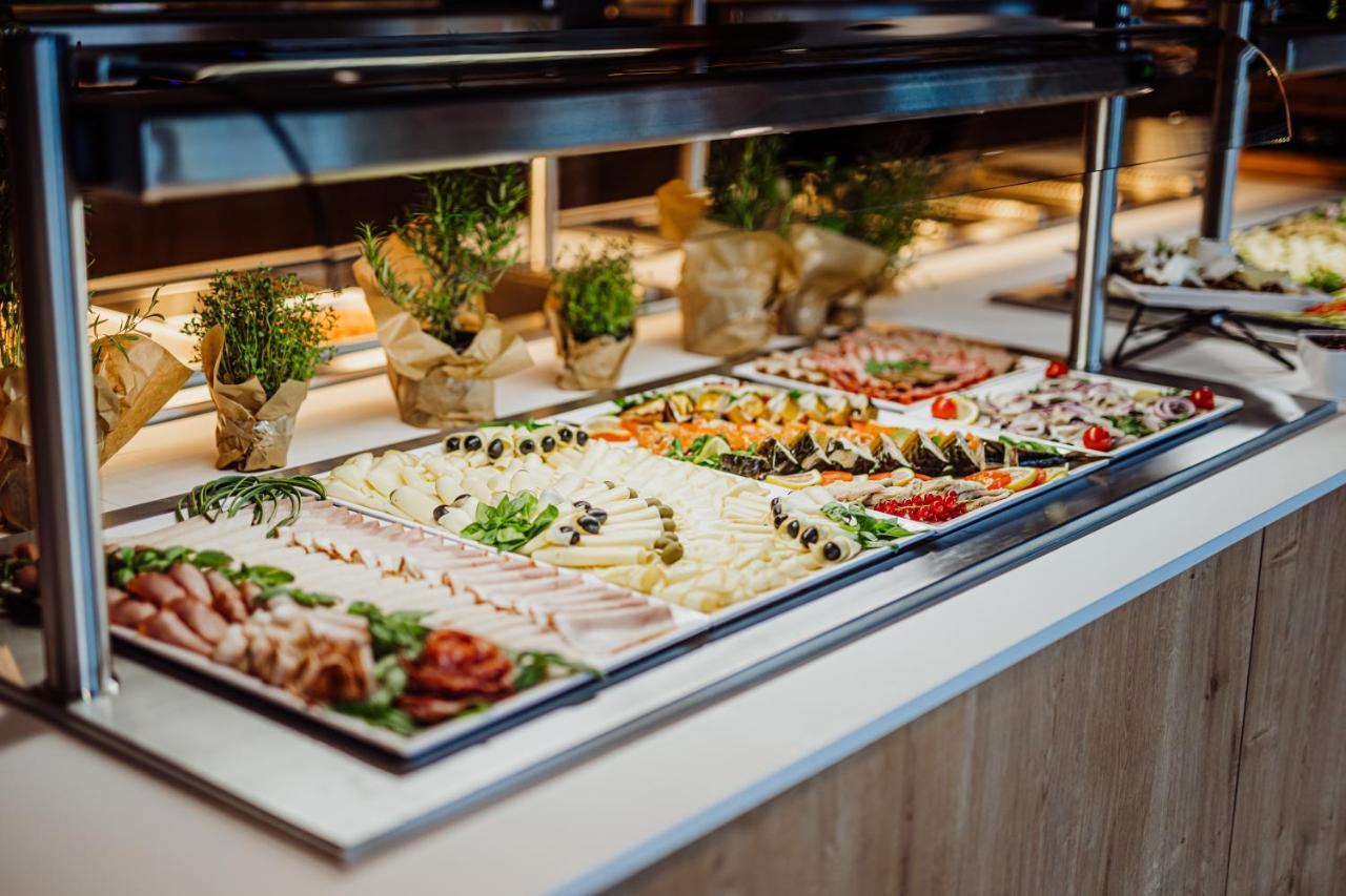 Elements Hotel&Spa Świeradów-Zdrój エクステリア 写真 A salad bar