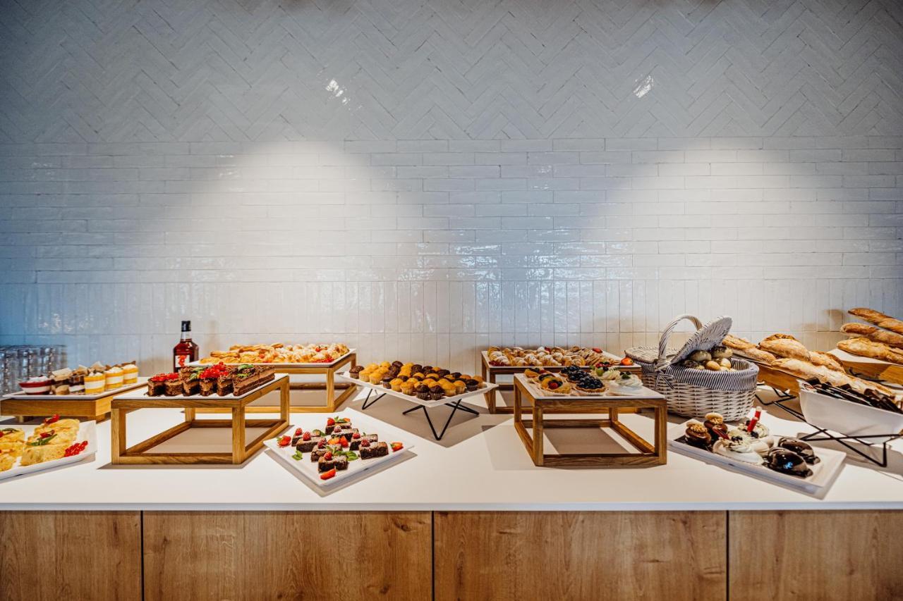 Elements Hotel&Spa Świeradów-Zdrój エクステリア 写真 A buffet at a restaurant