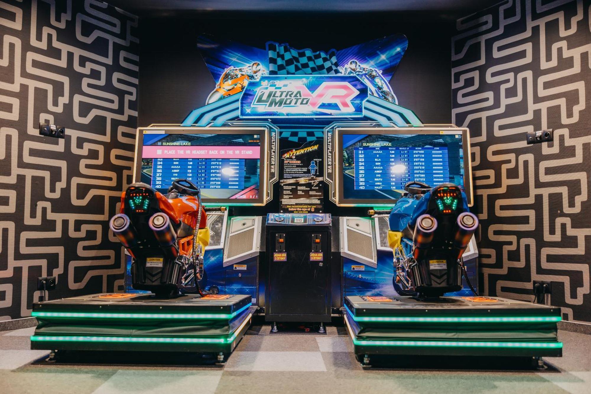 Elements Hotel&Spa Świeradów-Zdrój エクステリア 写真 A SuperBike 3 arcade racing game