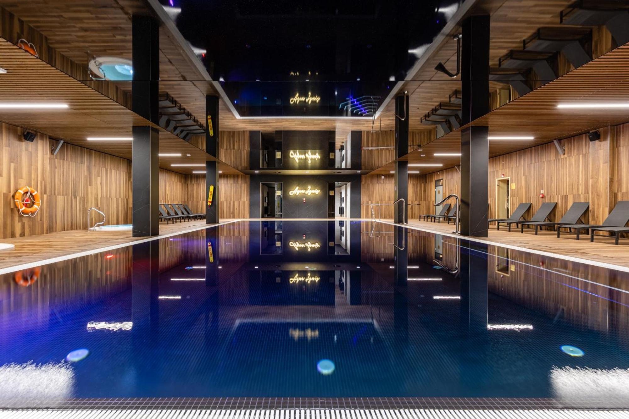 Elements Hotel&Spa Świeradów-Zdrój エクステリア 写真 The swimming pool at the hotel